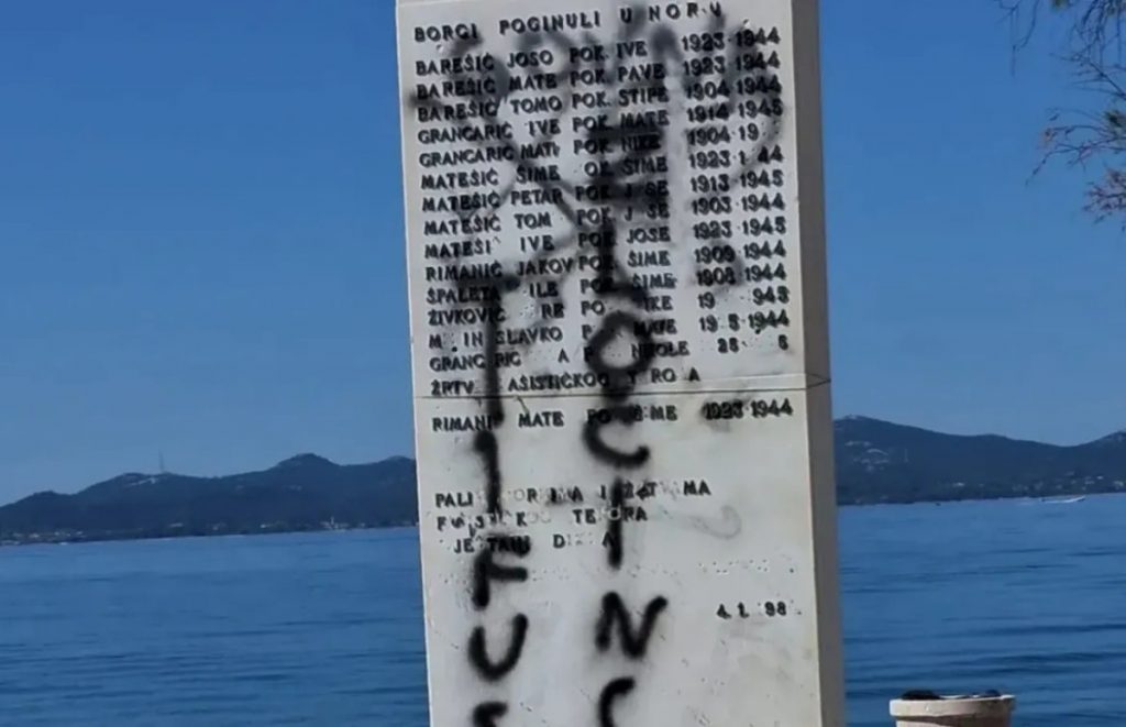 Zadarski antifašisti vandalizam nad spomenikom prijavili Europskom parlamentu
